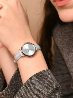 Montre femme bracelet cuir bleu clair cadran bleu clair